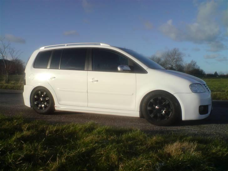 VW Touran Highline - 20"  - Vinter-Klar :-) 16" org Highline nymalet i blank sort :-) billede 9