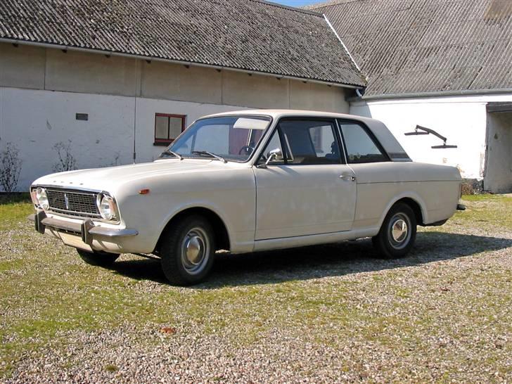 Ford cortina 1,3 MK 2 - lidt rust slip og plet maling, så kom den til at se sådan ud. billede 1
