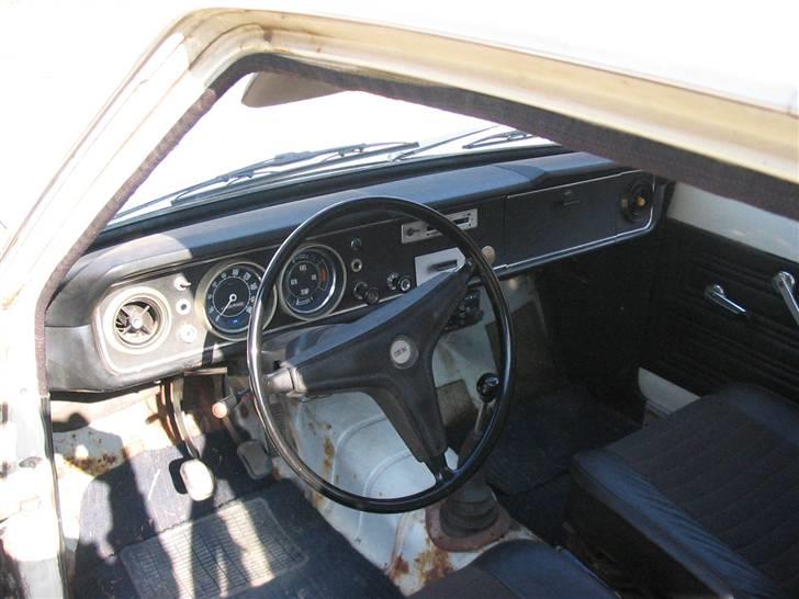 Ford cortina 1,3 MK 2 - sådan ser cortinaen ud ind i, den mangler sort gulvtæppe foran og maling, ingen alvorlig rust. billede 5