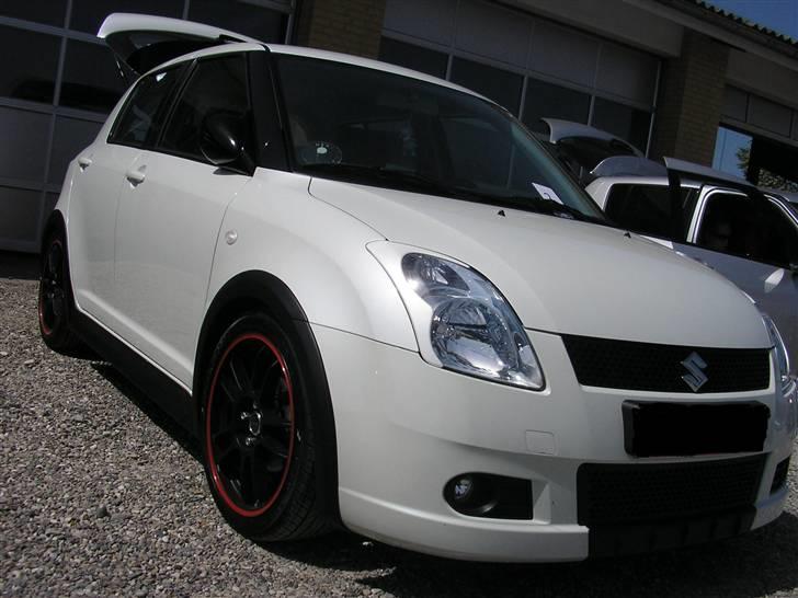 Suzuki Swift 1,3 GL-J 5-Dørs SOLGT - Grill træf ved Fjerritslev Autocenter billede 1