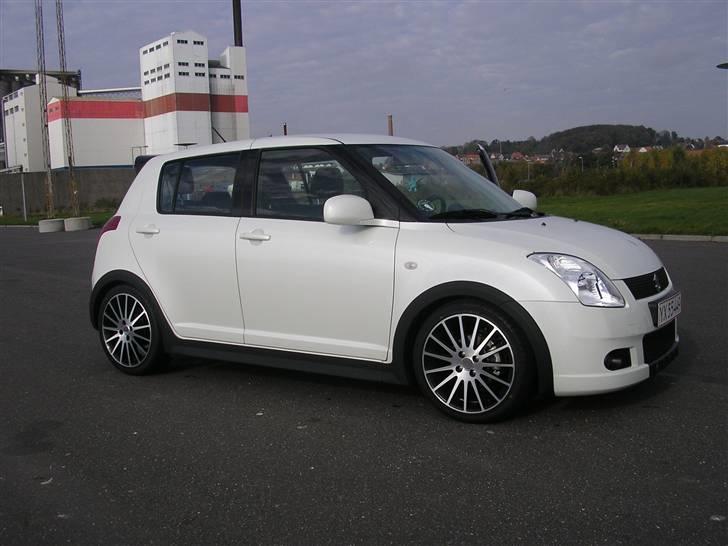 Suzuki Swift 1,3 GL-J 5-Dørs SOLGT - ny bil okt.14-10-07 billede 2