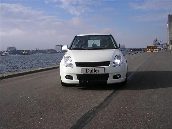 Suzuki Swift 1,3 GL-J 5-Dørs SOLGT - ny bil okt.14-10-07 billede 3