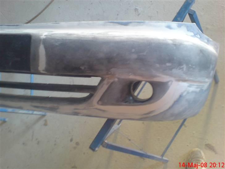 Citroën Xsara 2.0 l. SOLGT - montering og indspartling af musketier tågelygter og slibning af fin spartel billede 13