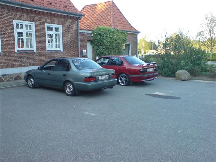 Toyota Corolla 1.3 Sedan Beat - Sammen med Primera´en billede 4