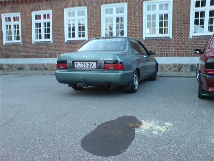 Toyota Corolla 1.3 Sedan Beat - Toning af baglygter i første omgang billede 5