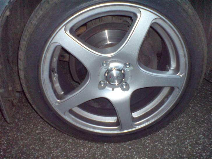 Toyota Corolla 1.3 Sedan Beat - de nye fælge billede 11