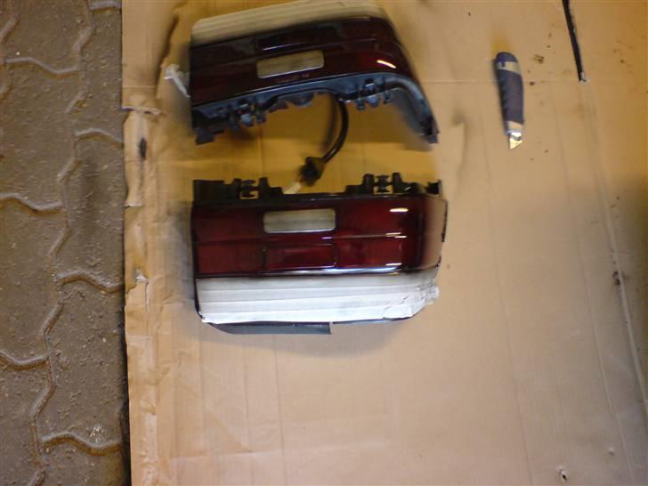 Toyota Corolla 1.3 Sedan Beat - Toning af baglygterne billede 14