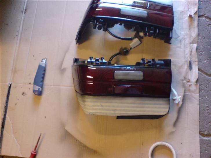 Toyota Corolla 1.3 Sedan Beat - Toning af baglygterne billede 15