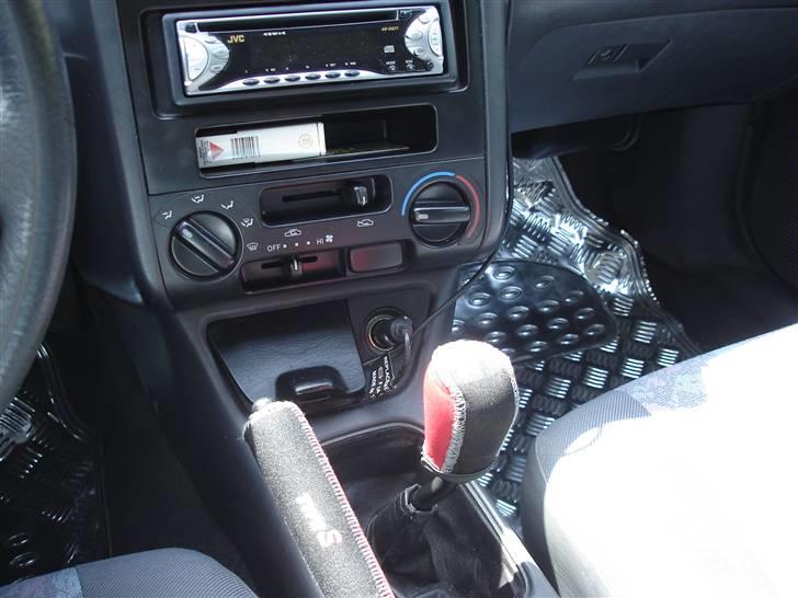 Toyota carina E Solgt billede 2