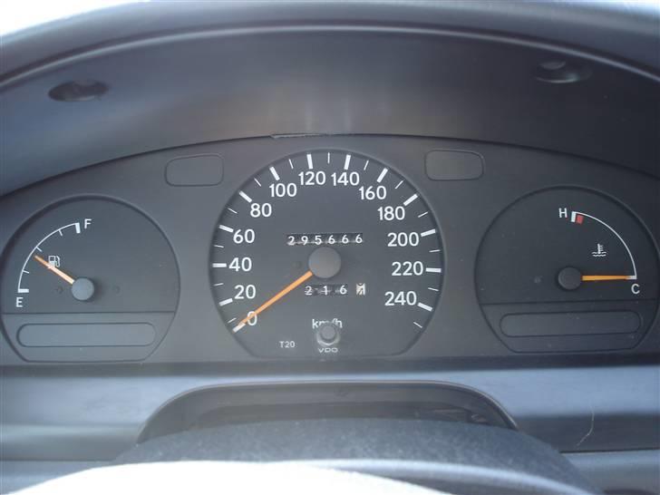 Toyota carina E Solgt billede 3