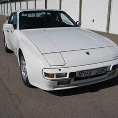 Porsche 944