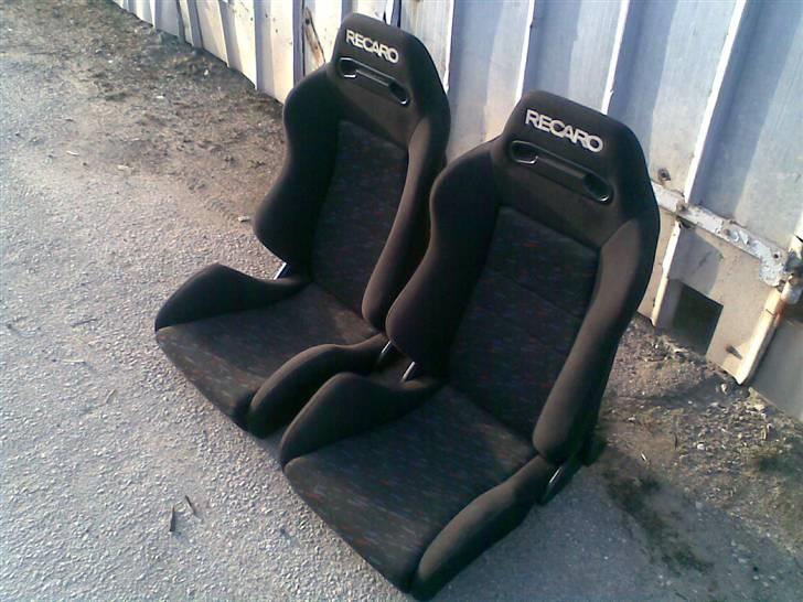 Toyota Corolla GT (Solgt) - Mine nye sæder der skal i bilen. Det flerfarvede gustne stof i midten skal ombetrækkes i en anden farve ;-) billede 15