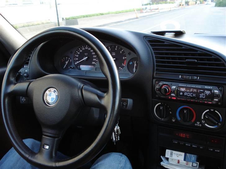 BMW 320i Coupe SOLGT billede 13