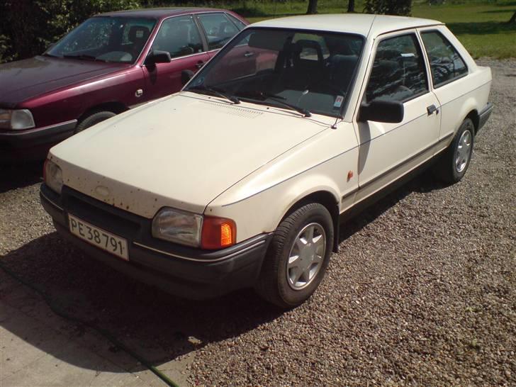 Ford Escort CL  - billede da jeg købte den billede 1