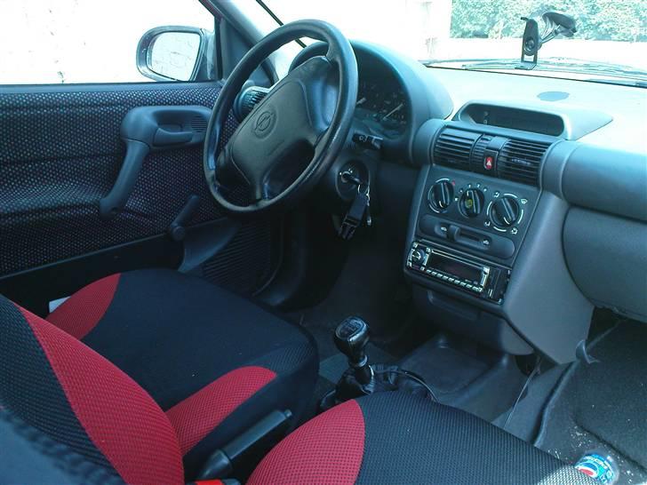 Opel Corsa 1.4 SI Sport - inde i bilen billede 5