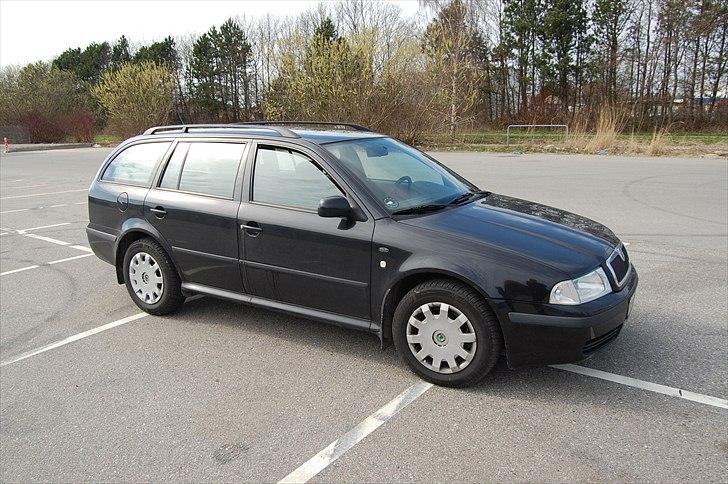 Skoda Octavia 1.9TDI Combi  - da jeg næste lige havde fået den hjem med vinterdæk på  billede 1