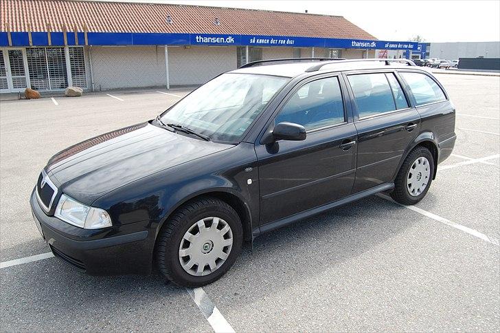 Skoda Octavia 1.9TDI Combi  - da jeg næste lige havde fået den hjem med vinterdæk på  billede 2