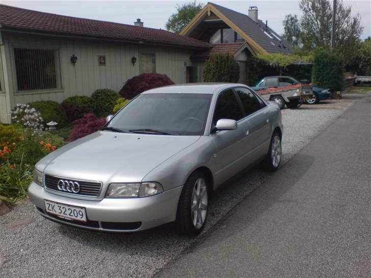 Audi A4 2,4 30v V6 "Junior" billede 1