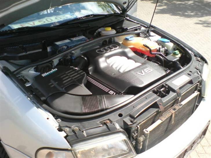 Audi A4 2,4 30v V6 "Junior" billede 2