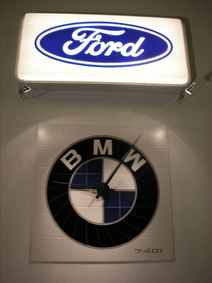 Ford Scorpio 2.9 V6 GLX solgt  - Sådan ser det ud inde i min hal/værksted...Joo, man er vel Ford-mand...(og nu også BMW) Se mere i fotoalbum. billede 17