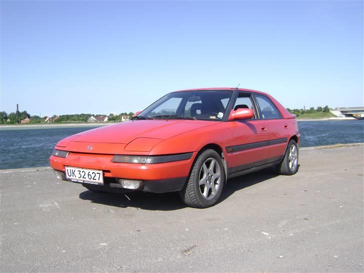 Mazda 323f (SOLGT) billede 1