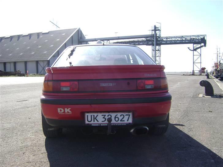 Mazda 323f (SOLGT) billede 4
