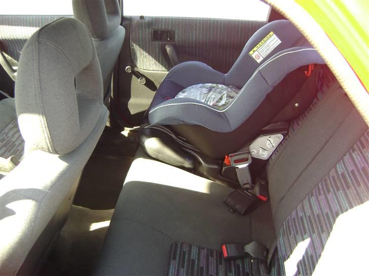 Mazda 323f (SOLGT) billede 9