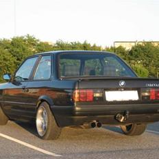 BMW                                   E30 318is