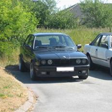 BMW                                   E30 318is