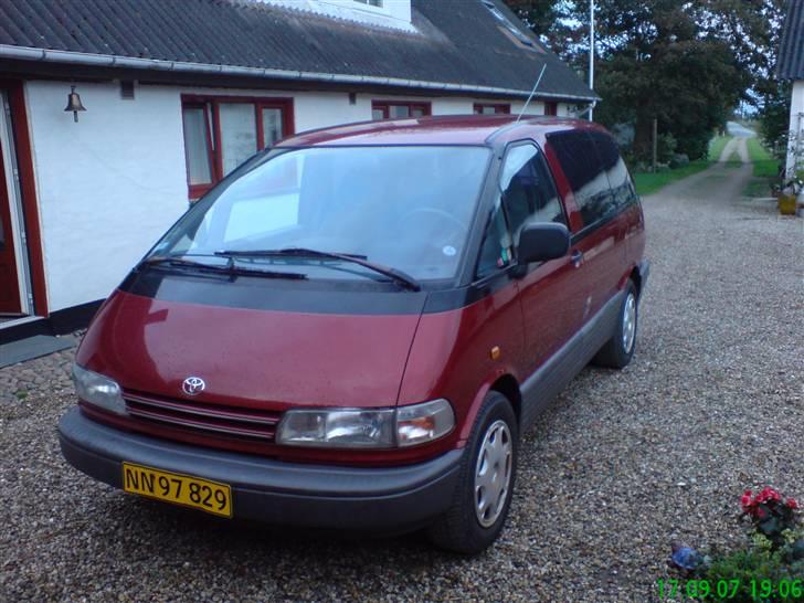 Toyota previa - Da den lige blev købt. billede 1