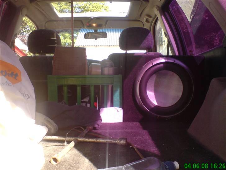 Opel vectra 1,6 16V  #SOLGT# - Den anden 12er står til venstre men modsat af den anden for at give mer bas frem i vognen billede 11