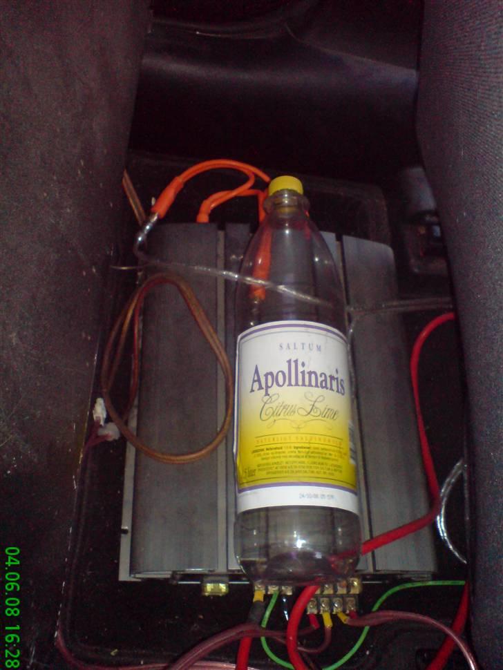 Opel vectra 1,6 16V  #SOLGT# - Så man kan se hvor stor min forstærker er.Kan også mærkes når den trækker strøm til de 2 12"er basser billede 14