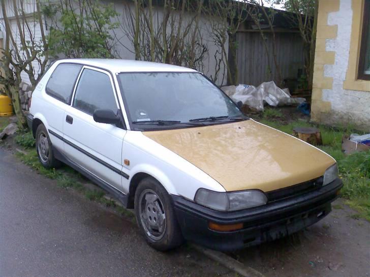 Toyota Corolla 1,3Turbo -SOLGT- - som den så ud da jeg købte den.. billede 13