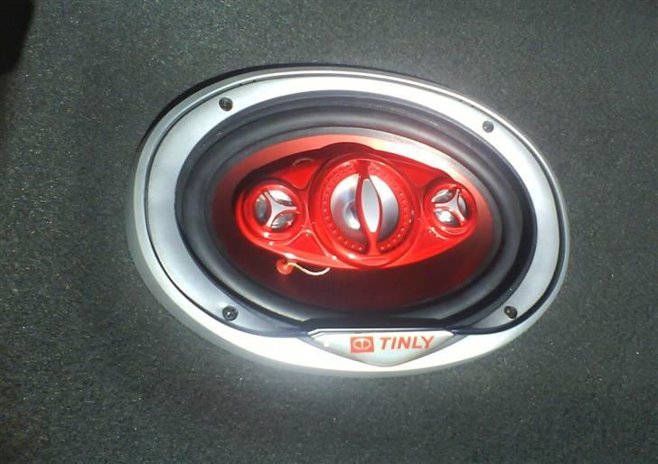 Opel Corsa 1.4 SI Sport - To Tinly TLX-C6908. 6x9". 280 Watt i hattehylden. billede 8