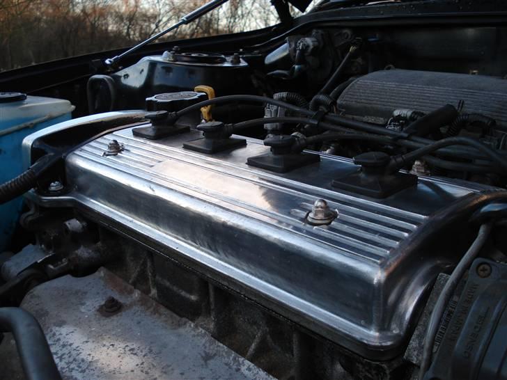 Toyota Corolla GSI -SOLGT - poleret ventildæksel af mig selv. der kommer flere ændringer i motorrummet. billede 14