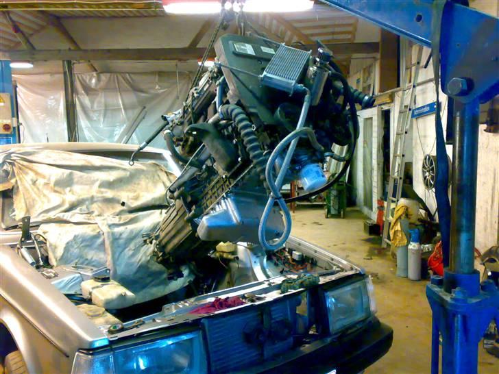 Volvo 252 R  - Den ny motor på vej i!!!  5 ben og turbo lækker... billede 7