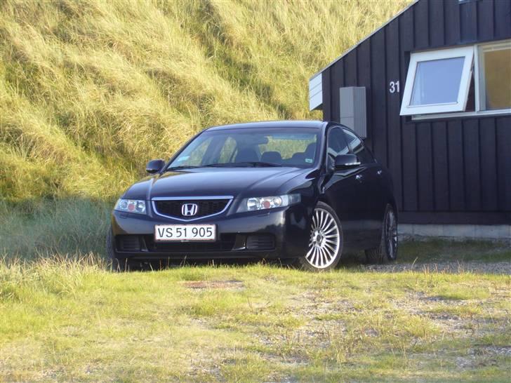 Honda Accord 2.0 aut. SOLGT - I Jylland uden den nye styling og fælge - ser nu godt ud:) billede 5