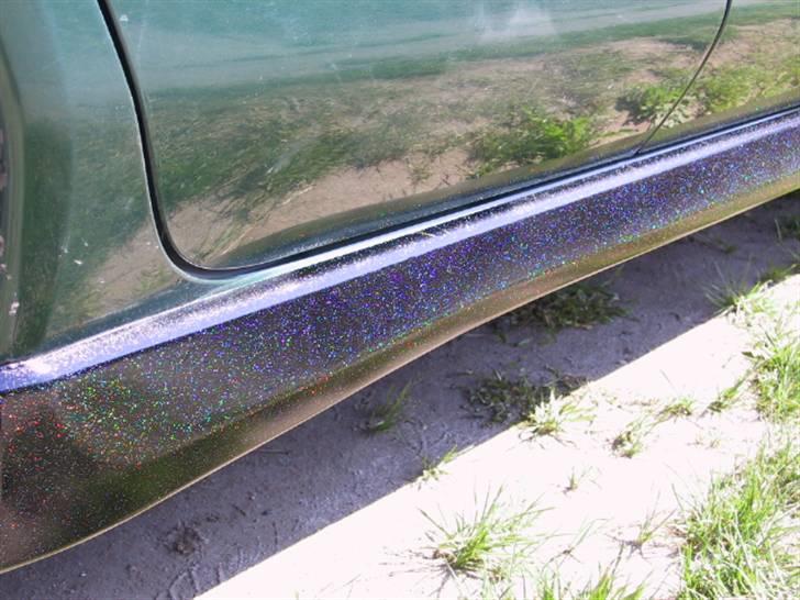 Mitsubishi Carisma - sideskørt malet med lidt glimmer i billede 12