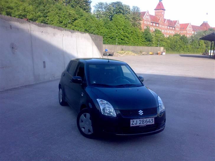 Suzuki Swift, 5 Dørs,  - Billedet er taget i Sønderborg nede ved havnen billede 1
