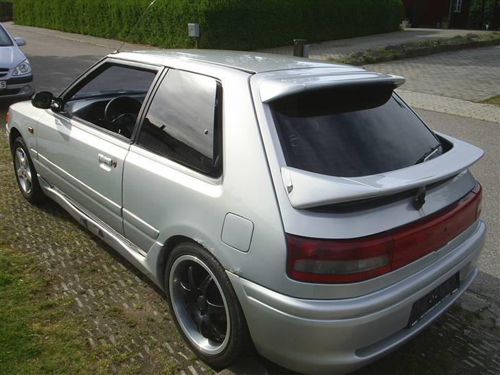 Mazda 323 BG SOLGT billede 2