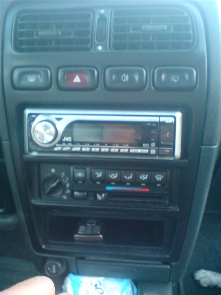 Nissan primera R.I.P  - JVC cd afspiller   **foto : mig ** billede 3