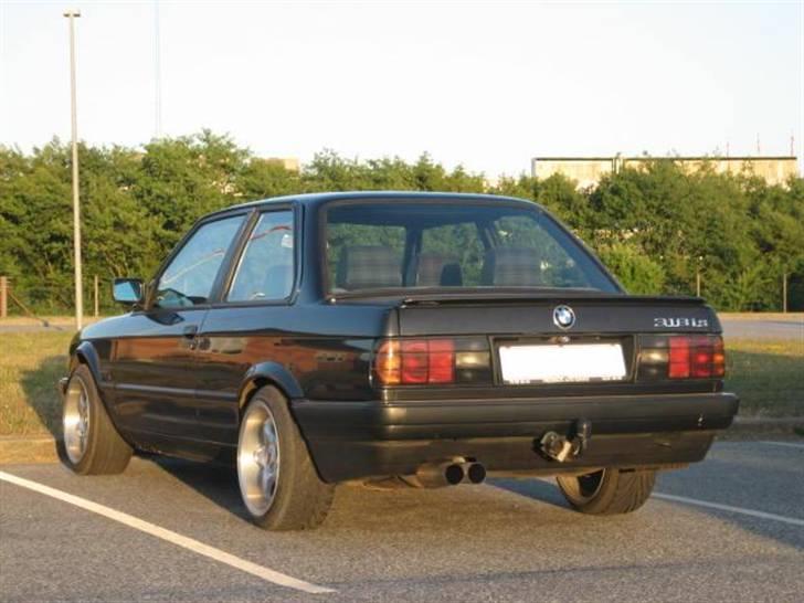 BMW                                   E30 318is billede 1