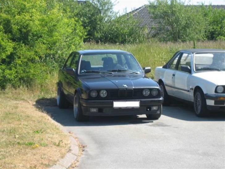 BMW                                   E30 318is billede 2