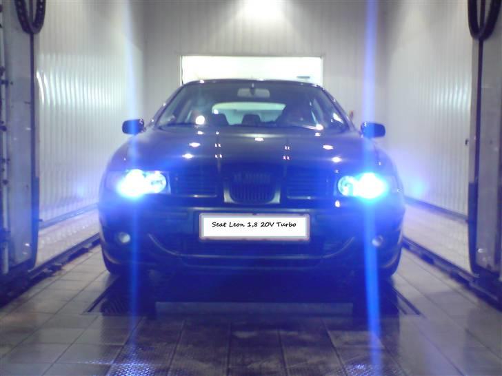 Seat Leon 1,8T 4x4  - Xenon - 8000K (nær)  Xenon - 8000K (fjern) billede 14