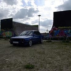 BMW E30 320I   SOLGT