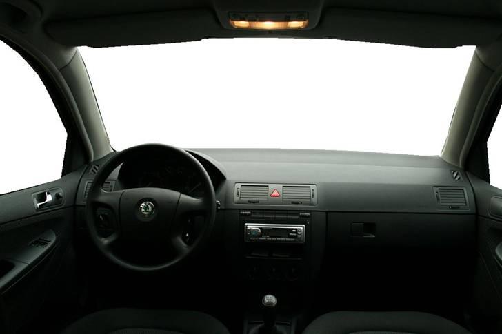 Skoda Fabia HTP Combi Ambiente - Standard pånær radioen som den tidligere ejer købte - men den er heldigvis smidt ud :) billede 2