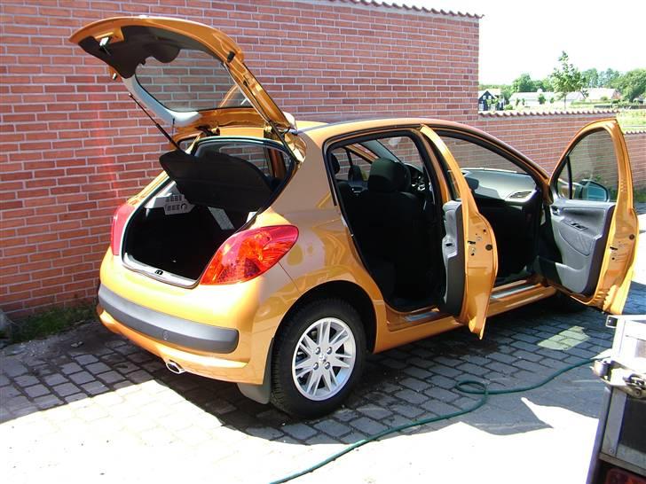 Peugeot 207 S16  - Her står den så med alle døre åbent billede 12