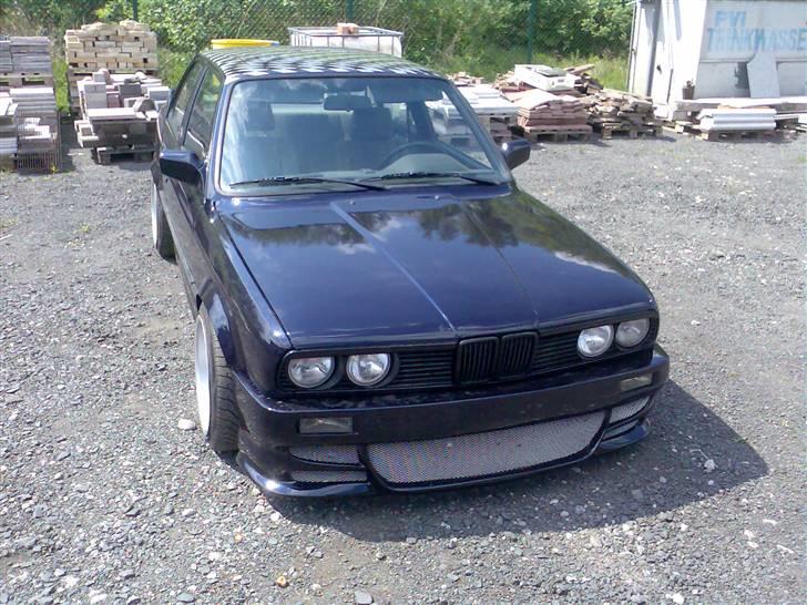 BMW 320i Coupe (SOLGT) billede 1