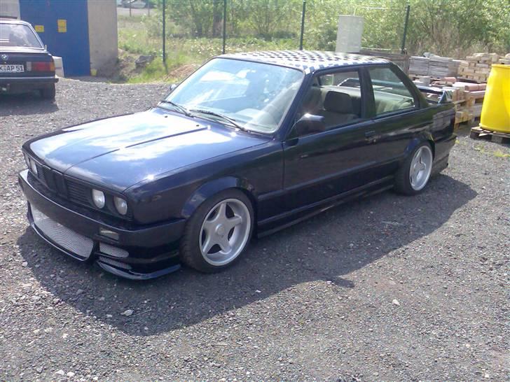 BMW 320i Coupe (SOLGT) billede 2