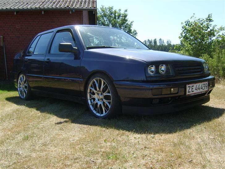 VW vento 1.8 clx SOLGT billede 1